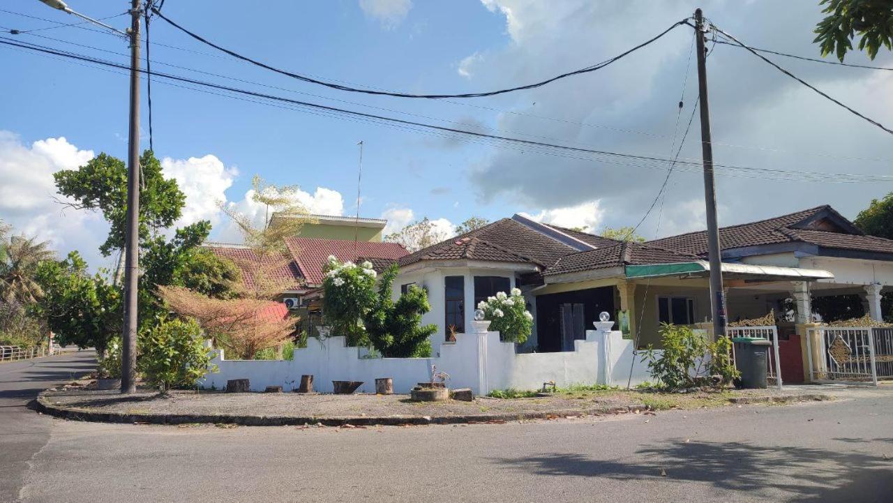 Pulai Field Aa Homestay Kangar Exterior photo